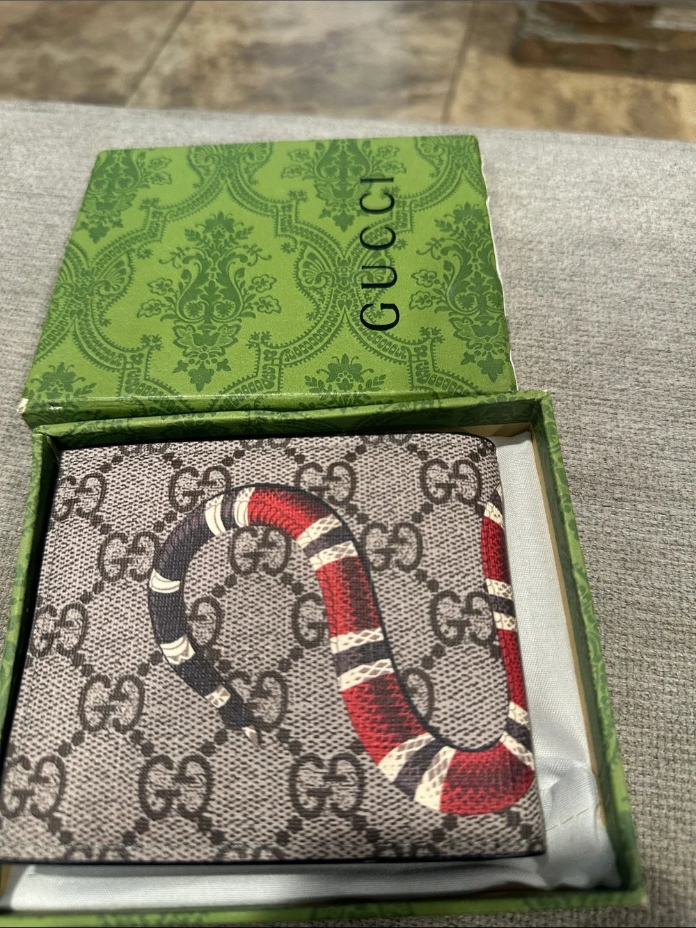 Quangchau neutral accessory contrast